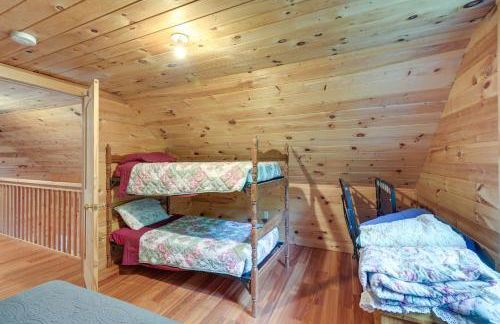 Near Snowmobiling Secluded Harmony Cabin with Deck! - Foto 17