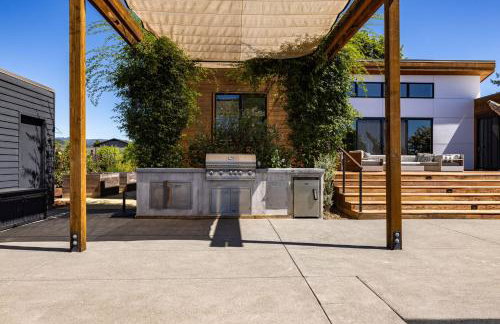 Year-Round Heated Pool - Hot Tub - Fire Pit - Lawn - Foto 6