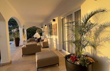 Luxury villa with private heated pool, garden and views of the sea and mountains. - Photo 14
