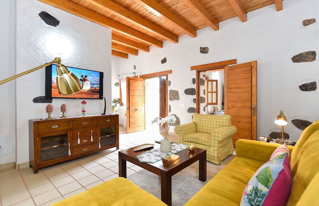 Authentic Holiday Home, Ground Floor Level, With Private Pool and Large Terrace - Foto 11