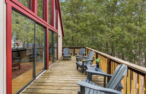 Modern Chalet w Hot Tub, Large Deck, Grill & WiFi - Foto 24