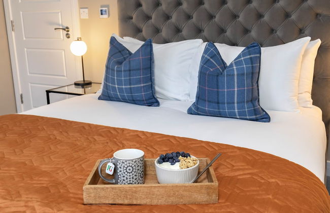 Elliot Oliver - Stylish Loft Style 2 Bedroom Apartment With Parking - Photo 6