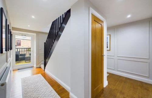 Modern 4 Bed Walk to Pubs, Shops and Countryside - Photo 35