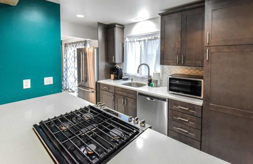 Enchanting Upper Unit with City Charm - Foto 40
