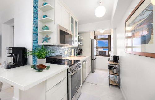 Diamond Head and Ocean views with King Bed and Parking - Foto 8