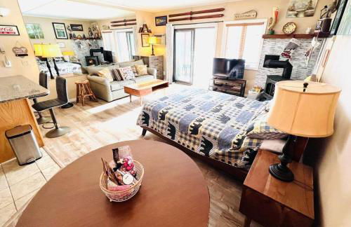 Attitash Mountain Village Studio - Slope View - Ski - Storyland - Photo 1