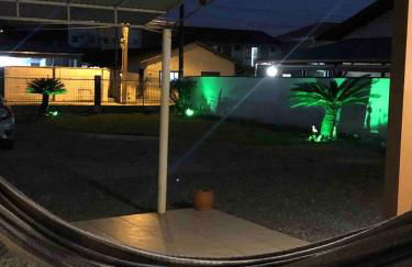 Casa Iririú · Casa exclusiva no terreno com jardim - Photo 15