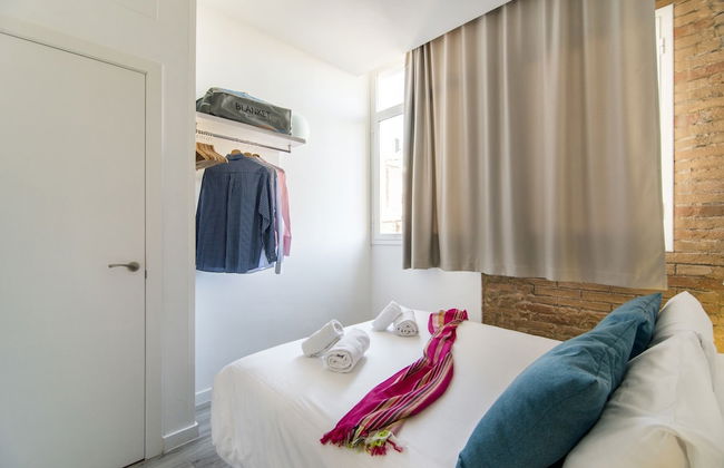 Happy People Sagrada Familia - Foto 12