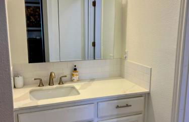 Gated Estate Escape! Three BR - Foto 52