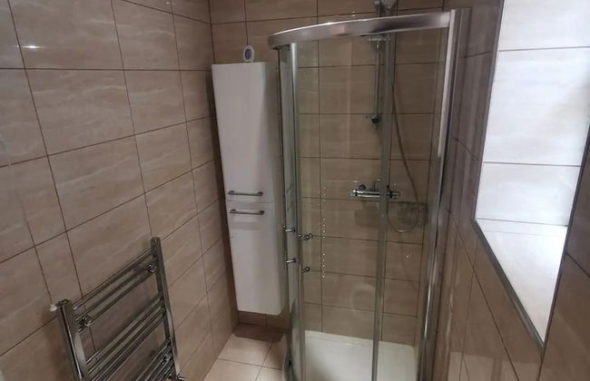 Romford Retreat - Stylish Apartment Stay - Photo 6