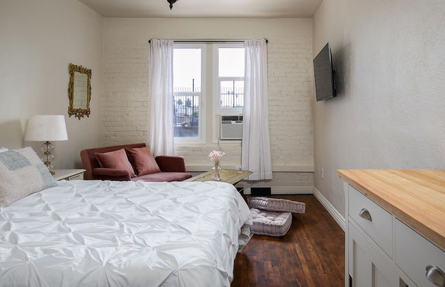 CDC Cleaning Standard! Studio Near Hollywood - Photo 4