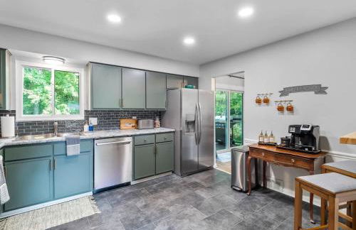 Large Remodeled 4 Bed 3 Bath Secluded With Hot Tub - Foto 3