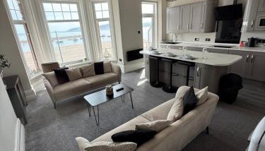 Stunning Sea View Apartment With Balcony & Parking - Foto 3