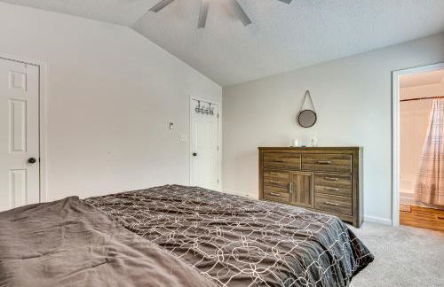 Easy I-20 Access to ATL Suburban Retreat with Yard - Foto 15