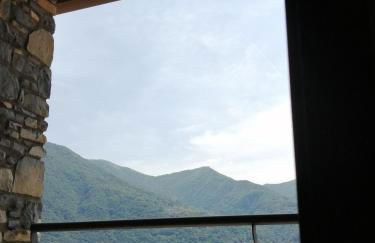 Between mountains and lake - Foto 10