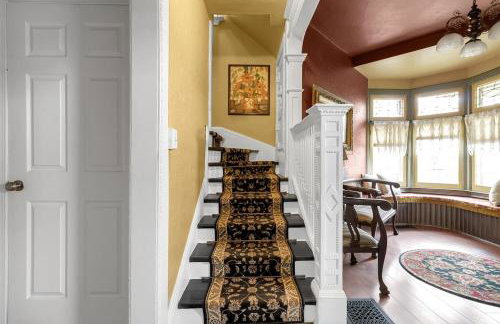 5BR Family Victorian Walk2Falls KingSuite Gameroom - Foto 12