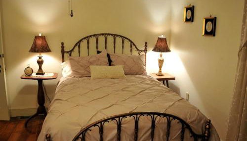 Spacious Cottage Rental with Creek Views near Harrisburg and Hershey, Pennsylvania - Foto 5