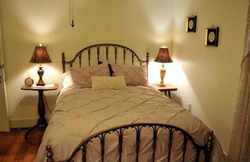 Spacious Cottage Rental with Creek Views near Harrisburg and Hershey, Pennsylvania - Foto 5