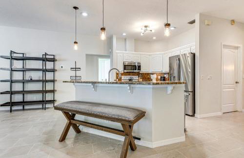 Dock, Lanai and Pool! Modern Red Bug Lake Retreat - Foto 13