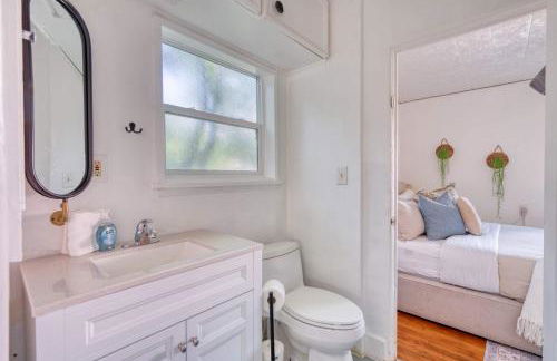 Stay Portland - Sedona Vibes in PDX- Walk to Local Shops & Coffee - Photo 23