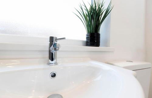 Contractor-Friendly 4-Bed 2-Bath Apartment, fast WiFi, central Redcar - Foto 16