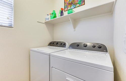 Outdoor Oasis and Community Perks Goodyear Gem - Foto 21