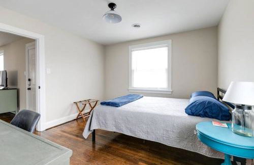 RVA Cottage Cozy & Spacious Near Downtown - Foto 33