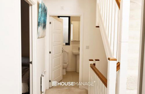 Modern Beautiful 5 bed -Sleeps 13 - Free Parking - Foto 18