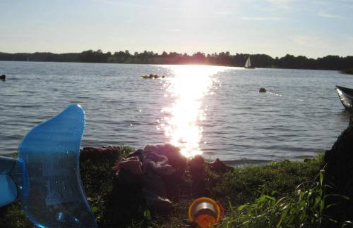 Dom z pięknymi widokami na jezioro ryńskie ilasy. - Foto 23