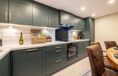 The Secret Garden, Donaghadee - The Hideaway - Stylish 5-Beds, and Lavish 3-Bedrooms - Guests 7 - Super Fast Speed Wi-FI - Foto 29