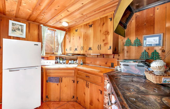 Rustic Knotty Pine - Minutes to the Water! - Foto 8