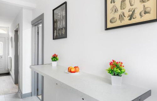 Stanion Luxurious 3 Bedroom Modern House Northamptonshire, Double, Twins, Single, Free Parking, Free Wi-Fi, Pets, Up to 8 Sleeps, 4 Smart TVs - Foto 17