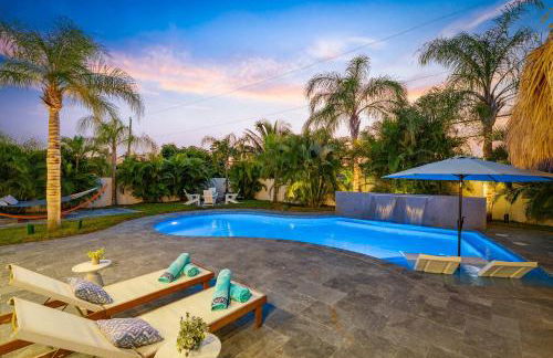 Tiki Hut Paradise Mins to Beach w Fire Pit - Foto 48