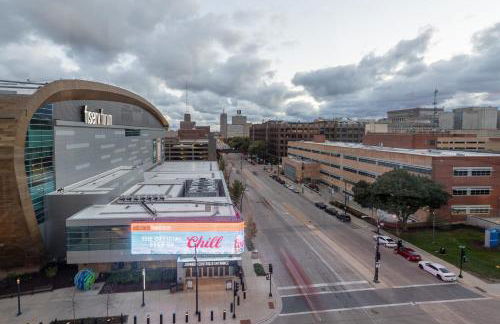 Modern 1BR Apt with Rooftop, Gym, and Parking - Foto 20