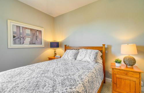 Spacious Southport Condo with Balcony! - Foto 26