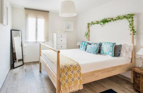 Charming Apartment With Vibrant Accents - Photo 4