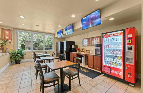 New Trendy 1BR Apartment with Heated Pool Gym & Minigolf - Foto 42