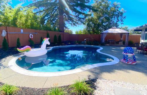 NEW cozy beautiful house with pool and hot tub - Foto 10