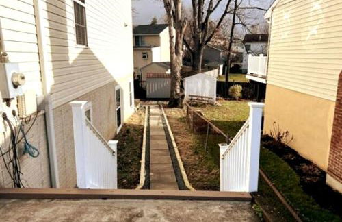 25 - Luxury 3 BR 1 and half Baths, Lower Level Unit, and Nonsmoking - Foto 2