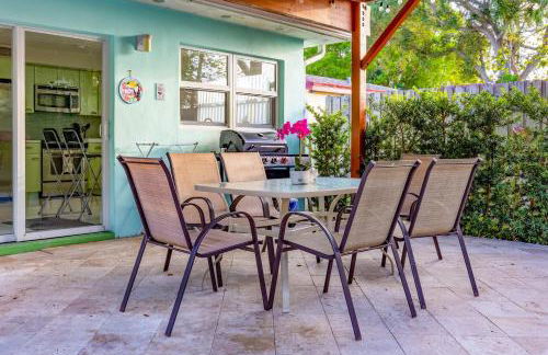 Fun Family-Friendly Poolside Escape Near Beach - Foto 29