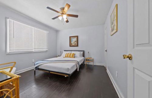 Relaxing Coastal 2BR Near Beach Sleeps 4 - Foto 7