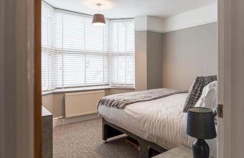 Comfortable 5-Bedroom House in Cheltenham - Foto 57