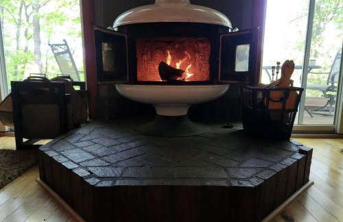 Lakefront Cabin with Loft and Bar - Foto 3