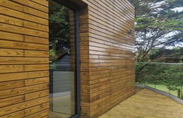 Ty Branwen- Luxury Woodland Lodge with Stunning Views - Photo 8