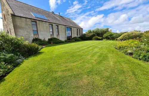 Exceptional 4 bed converted church with hot tub - Photo 26