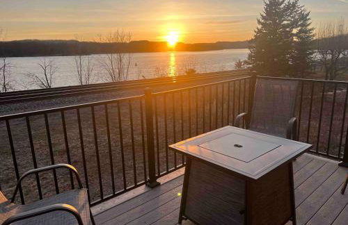 Dragonfly loft, hot tub, river views - Photo 6