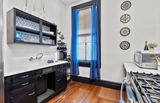 Charming Studio on Cherokee Street - JZ Vacation Rentals - Photo 12