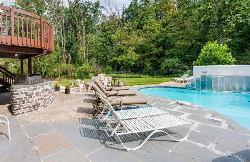 Centrally Located Family Home with Pool - Foto 29