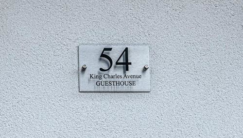 Modern and Stylish 1-Bedroom Guesthouse near M6 J10 Perfect for Business Stays & Couples Free Parking & Wi-Fi - Foto 5