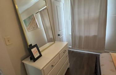 Downtown Location W Patio plus Washer and Dryer - Foto 18